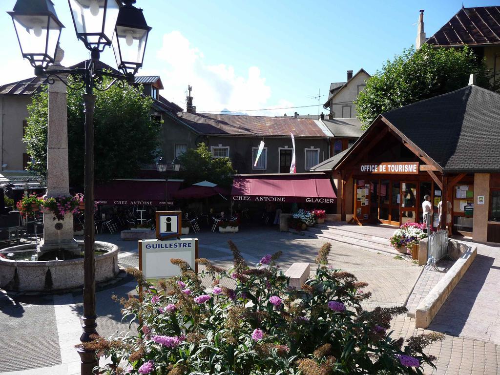La Rochette Hotel Гилестр Екстериор снимка
